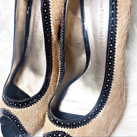 DIANE VON FURSTENBERG Calf Hair Patent Leather Peep Toe Heels, Size 7.5 - Picture 4 of 13